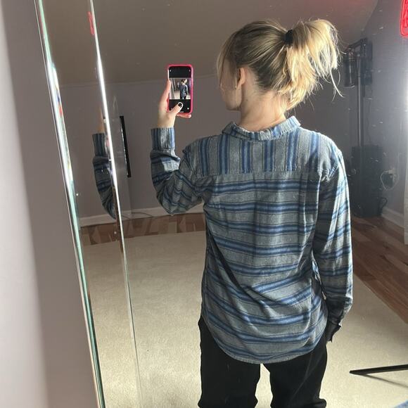 Quiksilver: Stripped Gray and Blue Button Down - Picture 2 of 4